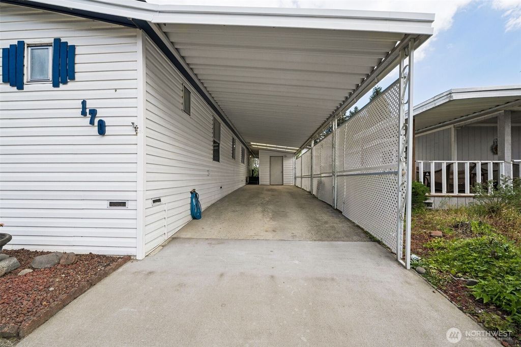 Photo of 2500 S 370th Street #170, Federal Way, WA 98003 (MLS # 2521135)