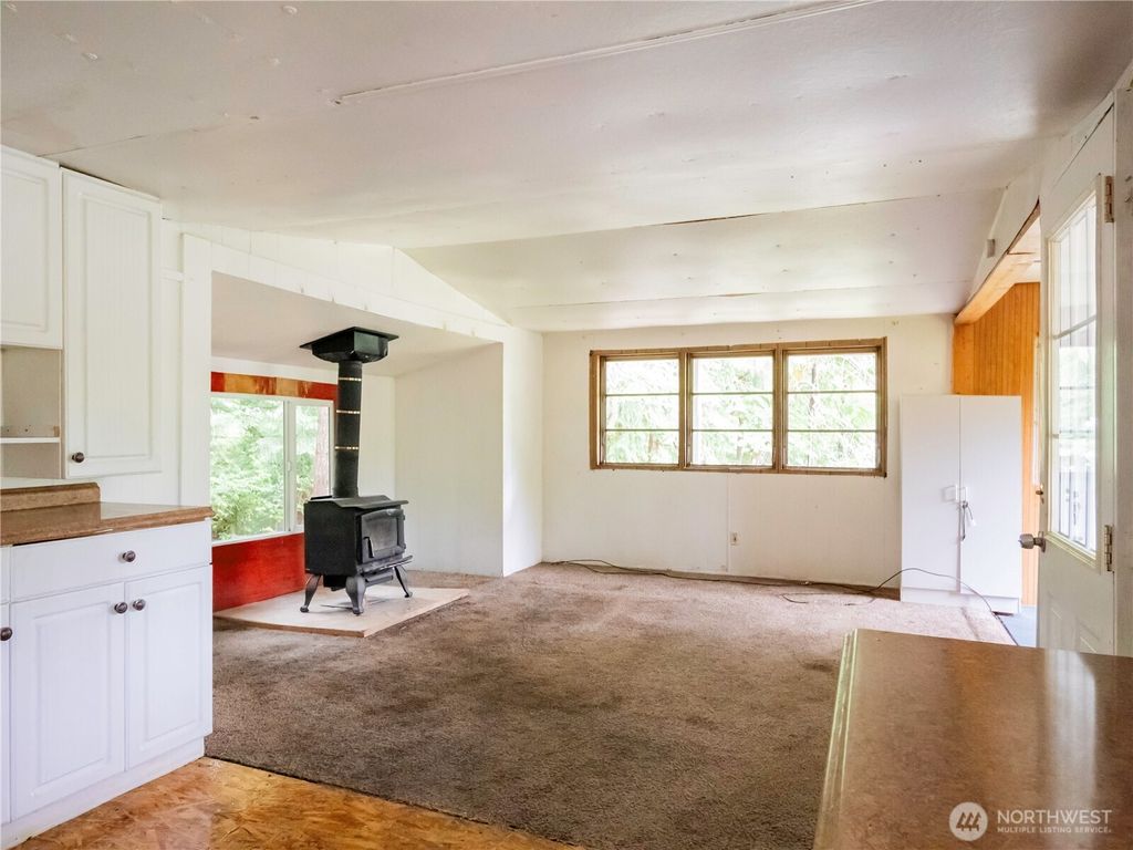 listing image 9360046751152624777