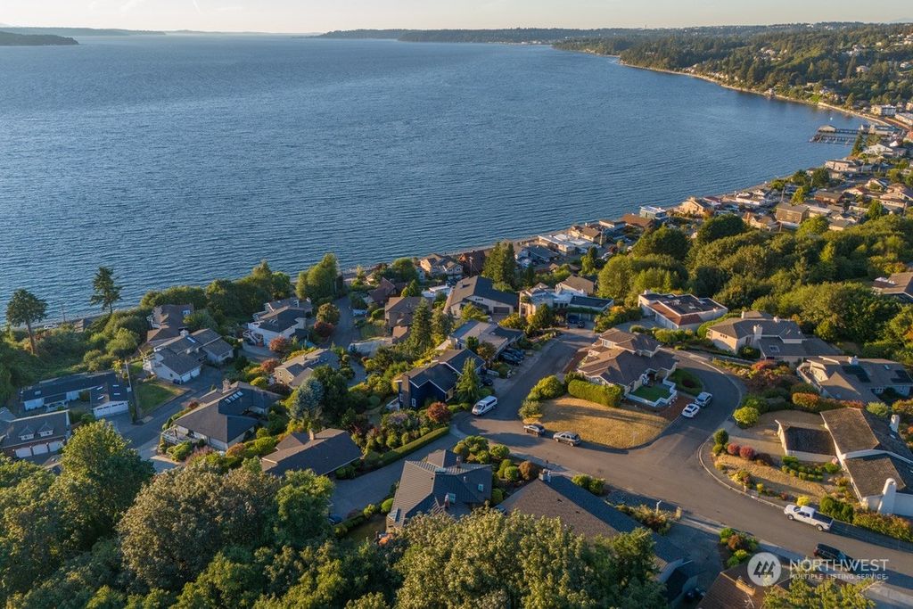 Photo of 421 S 289th Street, Federal Way, WA 98003 (MLS # 2273405)