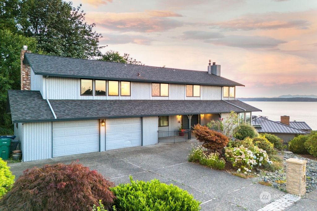 Photo of 421 S 289th Street, Federal Way, WA 98003 (MLS # 2273405)