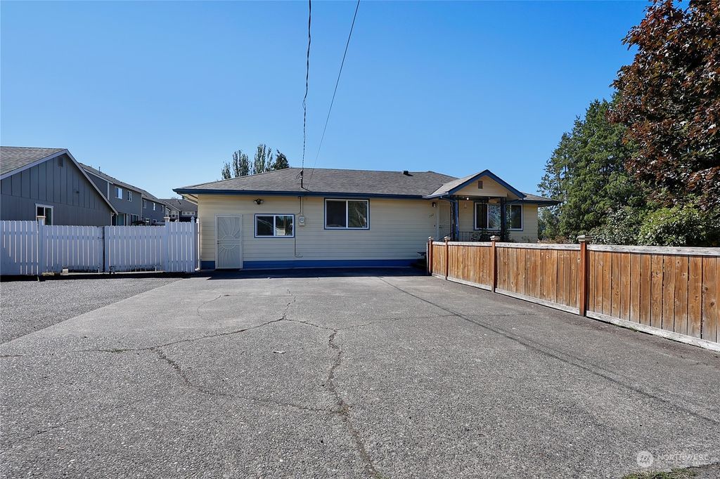 Photo of 732 1st Avenue E, Pacific, WA 98047 (MLS # 2162901)