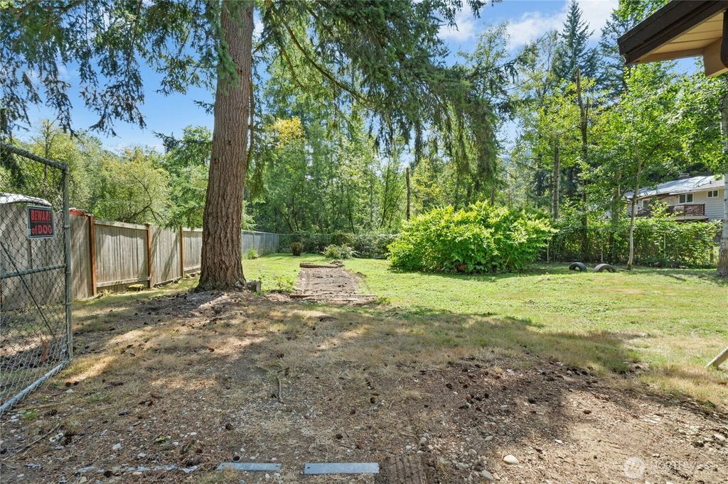 Photo of 920 2nd Avenue SE, Issaquah, WA 98027 (MLS # 2408202)