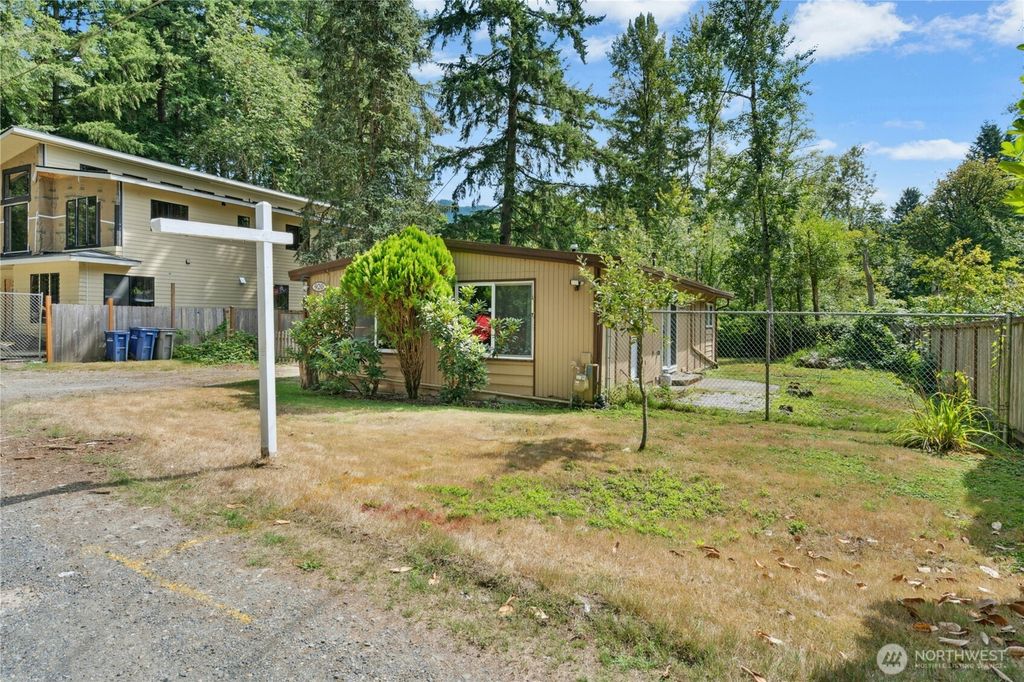 Photo of 920 2nd Avenue SE, Issaquah, WA 98027 (MLS # 2408202)