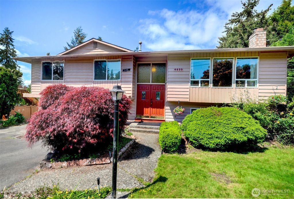 Photo of 6822 NE 165th Street, Kenmore, WA 98028 (MLS # 2378682)