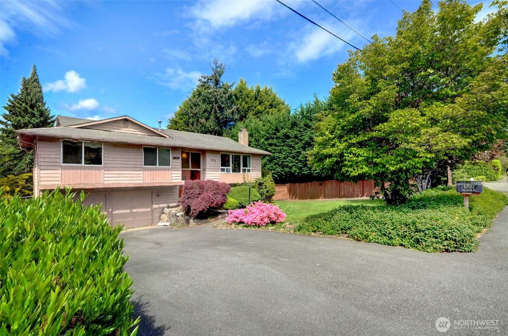 Photo of 6822 NE 165th Street, Kenmore, WA 98028 (MLS # 2378682)
