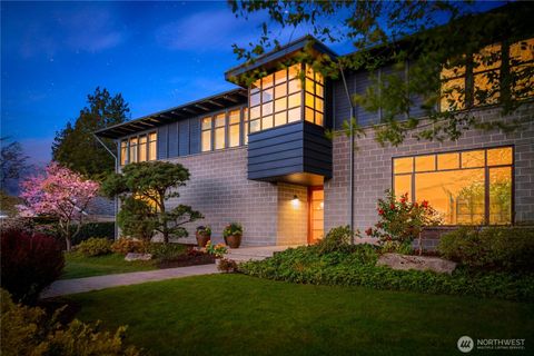 4218 92nd Avenue NE Yarrow Point WA 98004