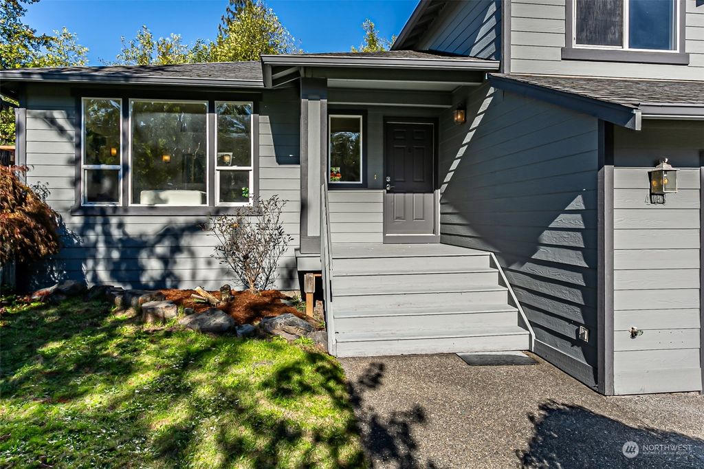 Photo of 409 Saratoga Street, Granite Falls, WA 98252 (MLS # 2172970)