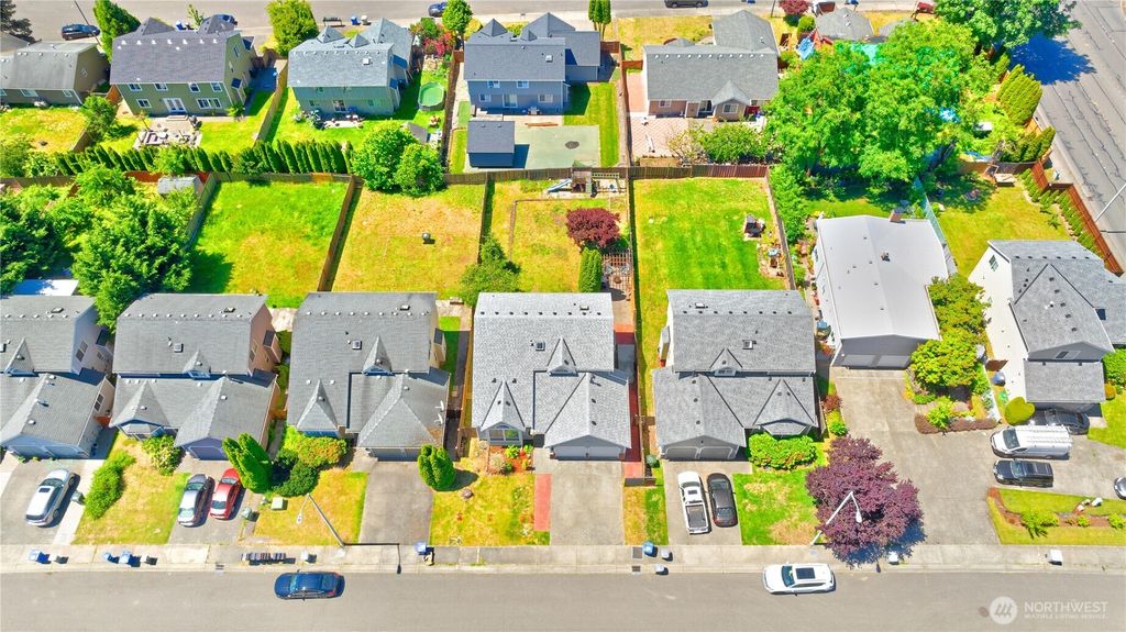 Photo of 24019 114Th Place SE, Kent, WA 98030 (MLS # 2539301)