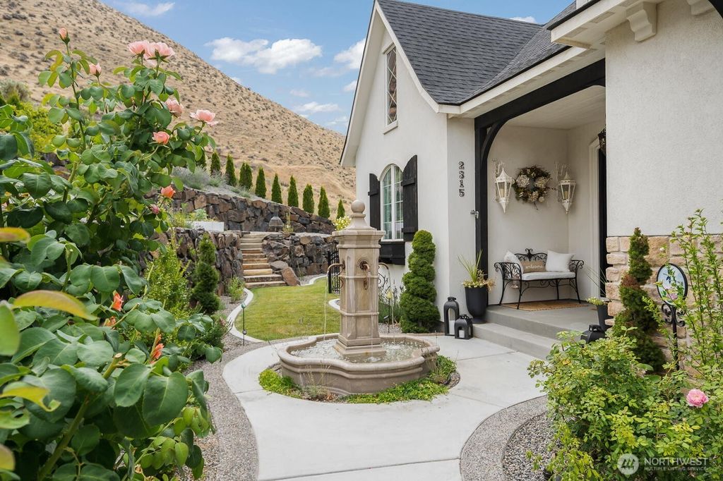 Photo of 2315 Morency Drive, Richland, WA 99352 (MLS # 2482906)