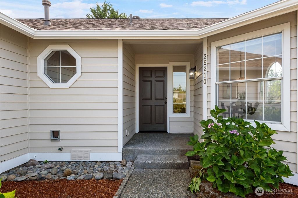 Photo of 35210 13th Place SW, Federal Way, WA 98023 (MLS # 2418218)