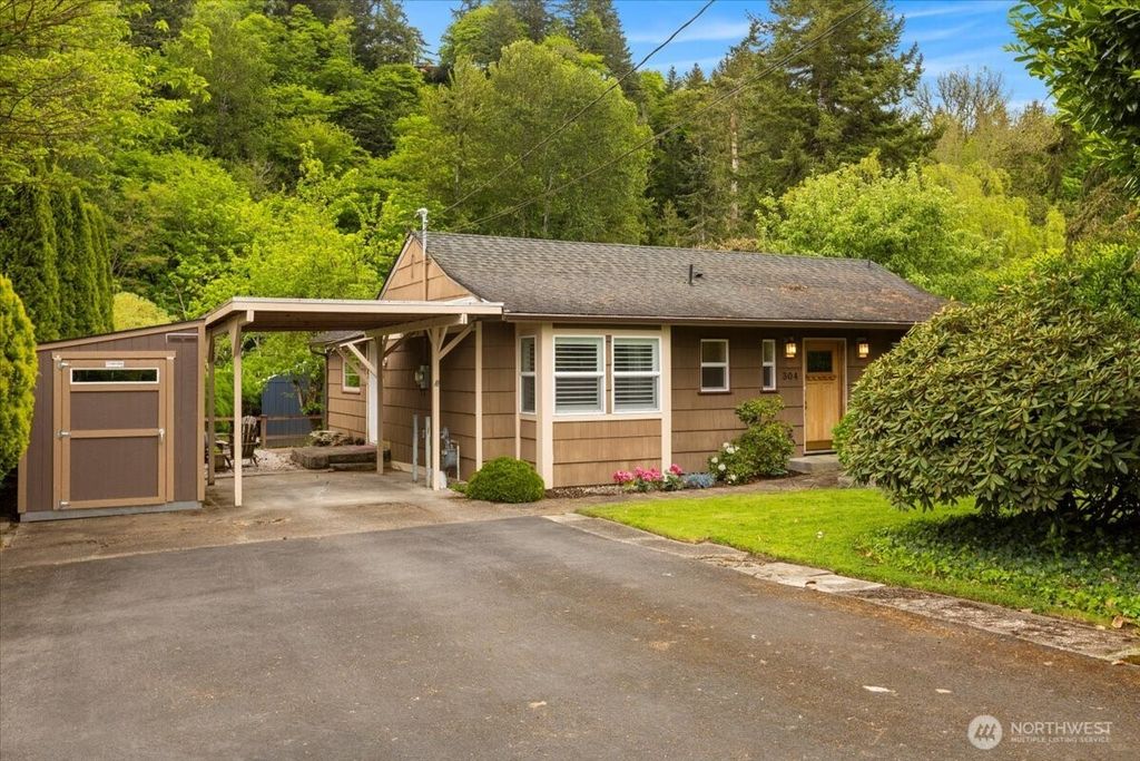 Photo of 304 Riverview Drive NE, Auburn, WA 98002 (MLS # 2372830)