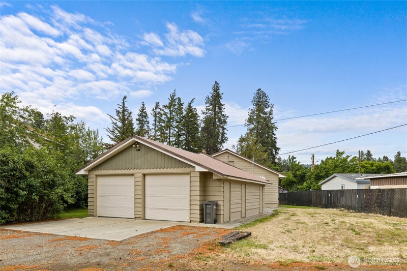 327 Lincoln Street