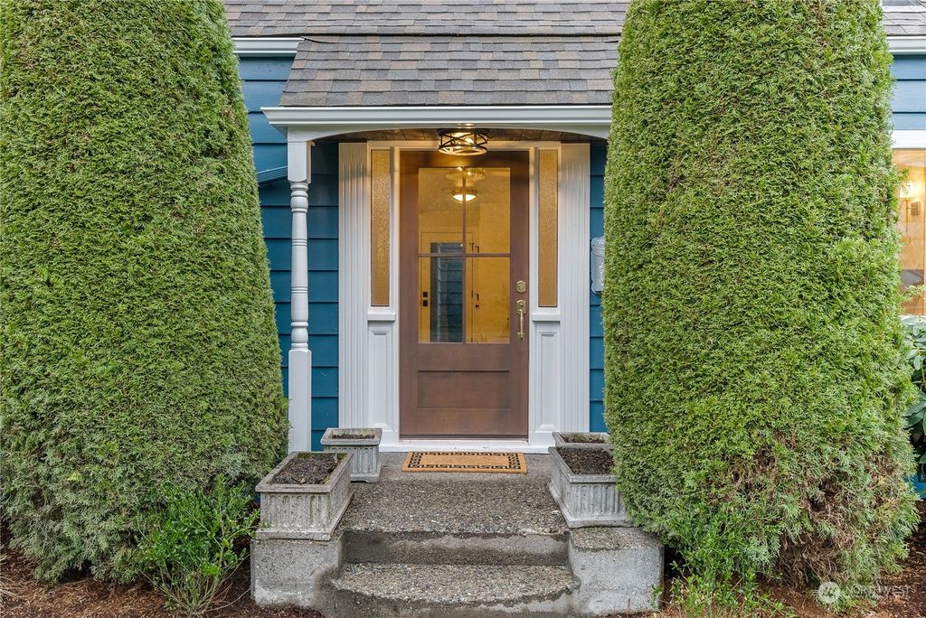 Photo of 6215 Vassar Avenue NE, Seattle, WA 98115 (MLS # 2199276)
