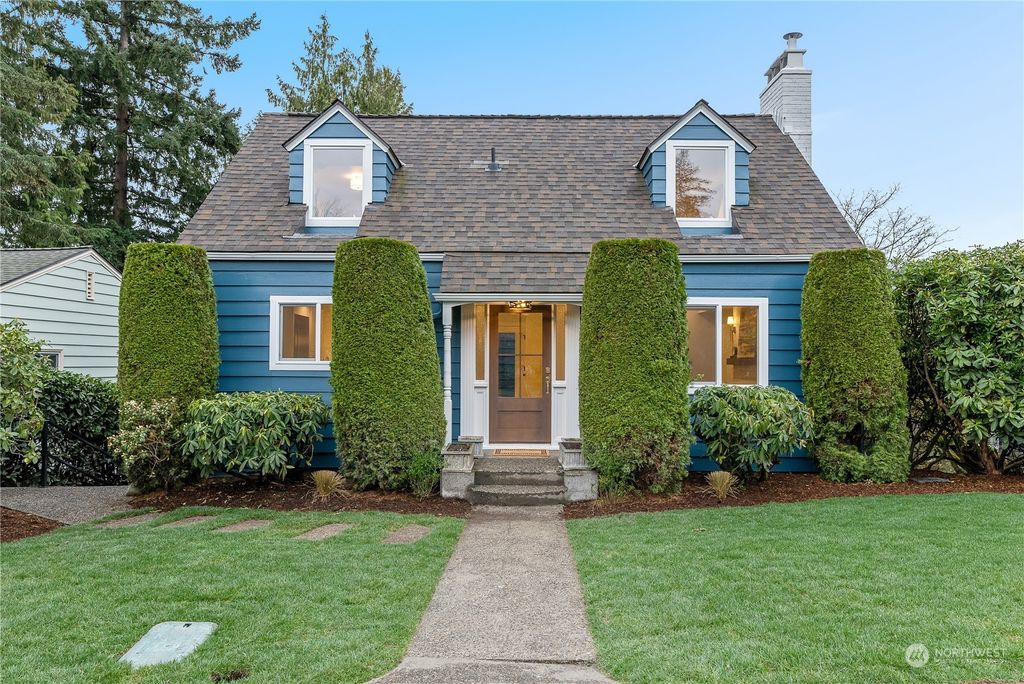 Photo of 6215 Vassar Avenue NE, Seattle, WA 98115 (MLS # 2199276)