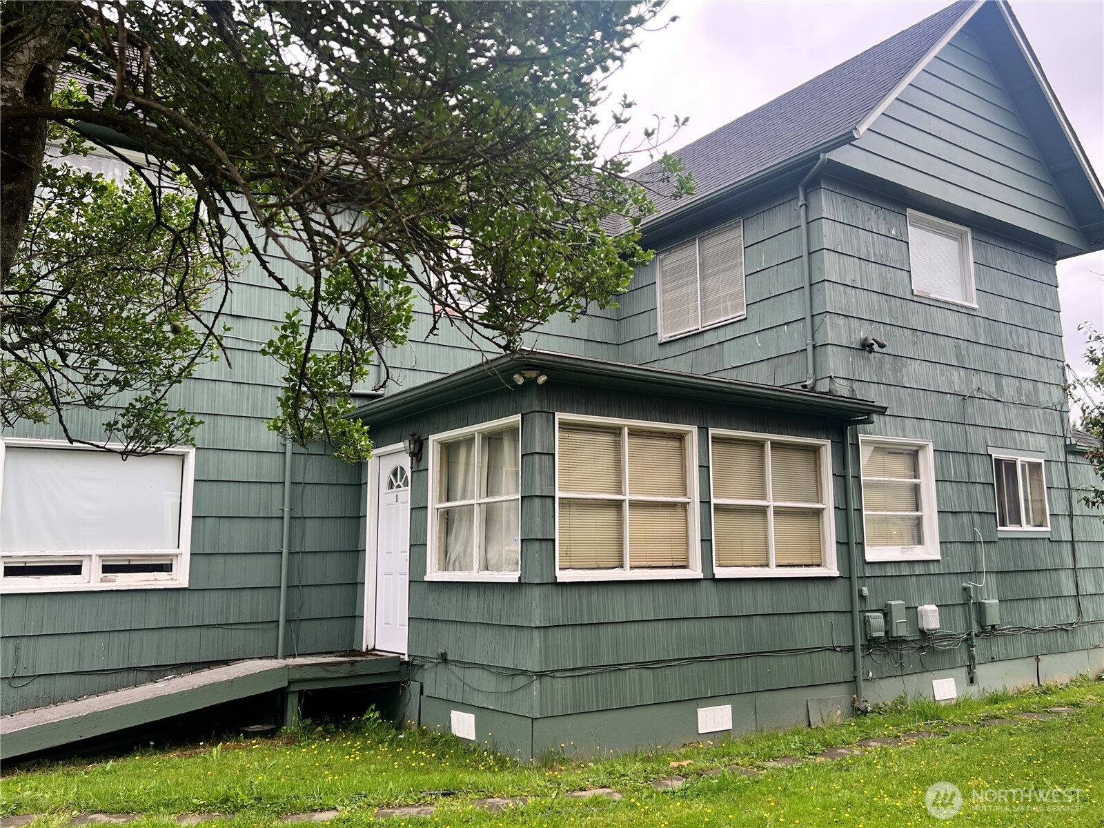 812 E 1st Street