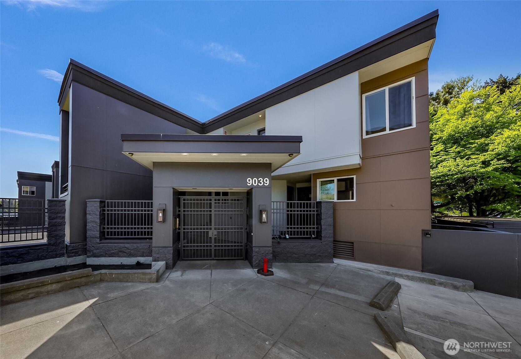 9039 NE Juanita Drive 104