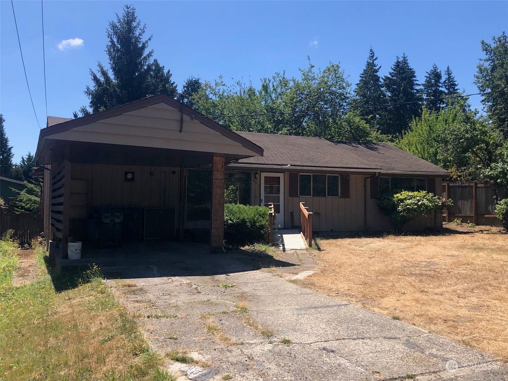 Photo of 821 NE 123rd Street, Seattle, WA 98125 (MLS # 2144851)