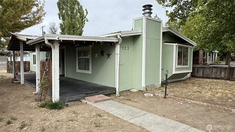 Photo of 722 NE 2nd AVE, Soap Lake, WA 98851 (MLS # 2578958)