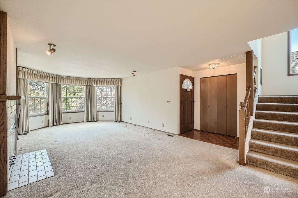 Photo of 8020 Meridian Avenue N, Seattle, WA 98103 (MLS # 2256038)