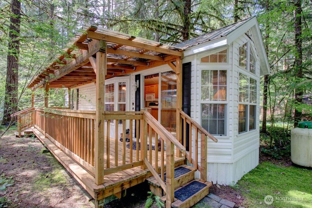 Photo of 134 Drial Loop, Deming, WA 98244 (MLS # 2528747)