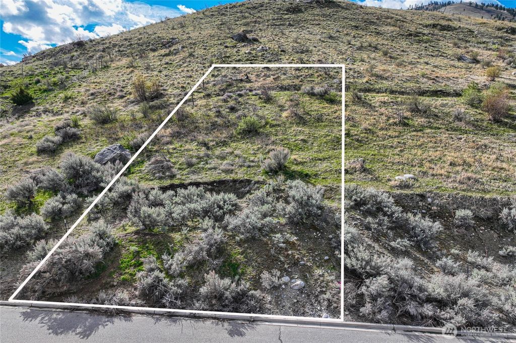 Photo of 0 Lot 11 E Franklin Street, Chelan, WA 98816 (MLS # 2501907)
