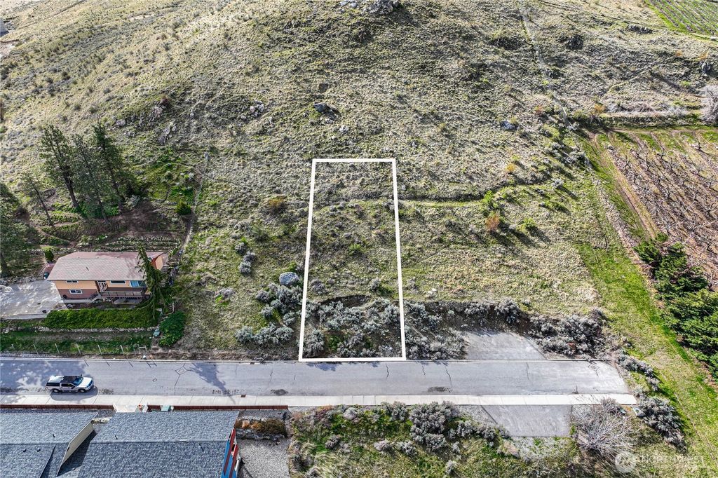 Photo of 0 Lot 11 E Franklin Street, Chelan, WA 98816 (MLS # 2501907)