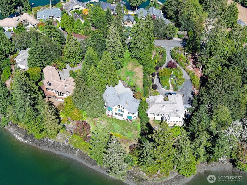 81 W Ludlow Point Road