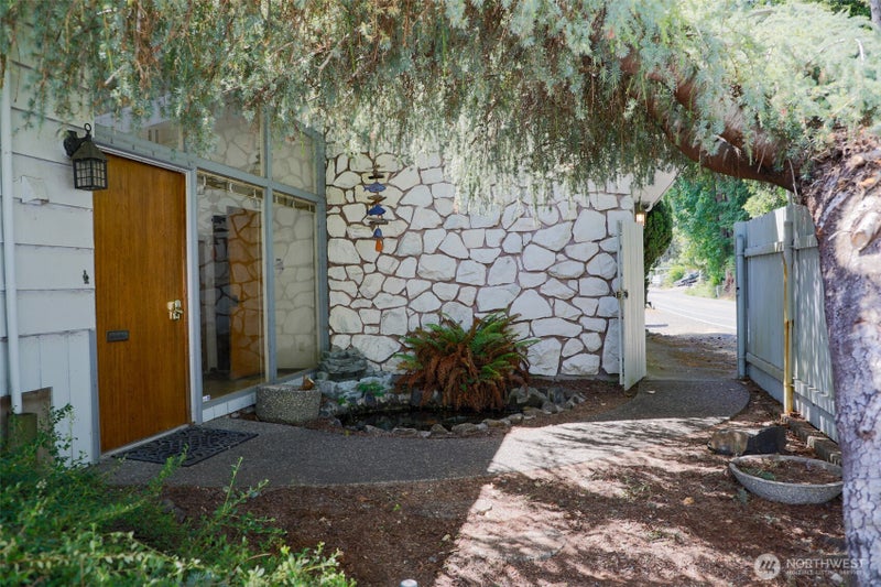 8361 NE North Shore Road