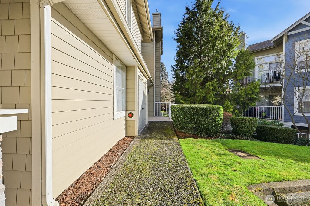 Photo of 2046 Newport Way NW #11-7, Issaquah, WA 98027 (MLS # 2482380)