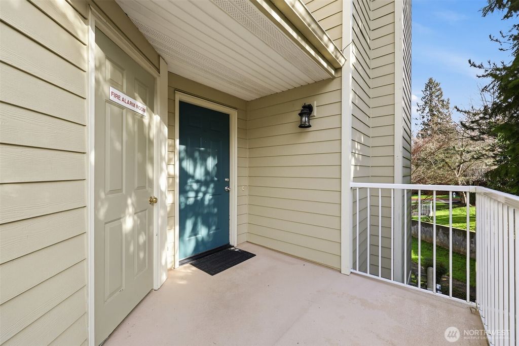 Photo of 2046 Newport Way NW #11-7, Issaquah, WA 98027 (MLS # 2482380)