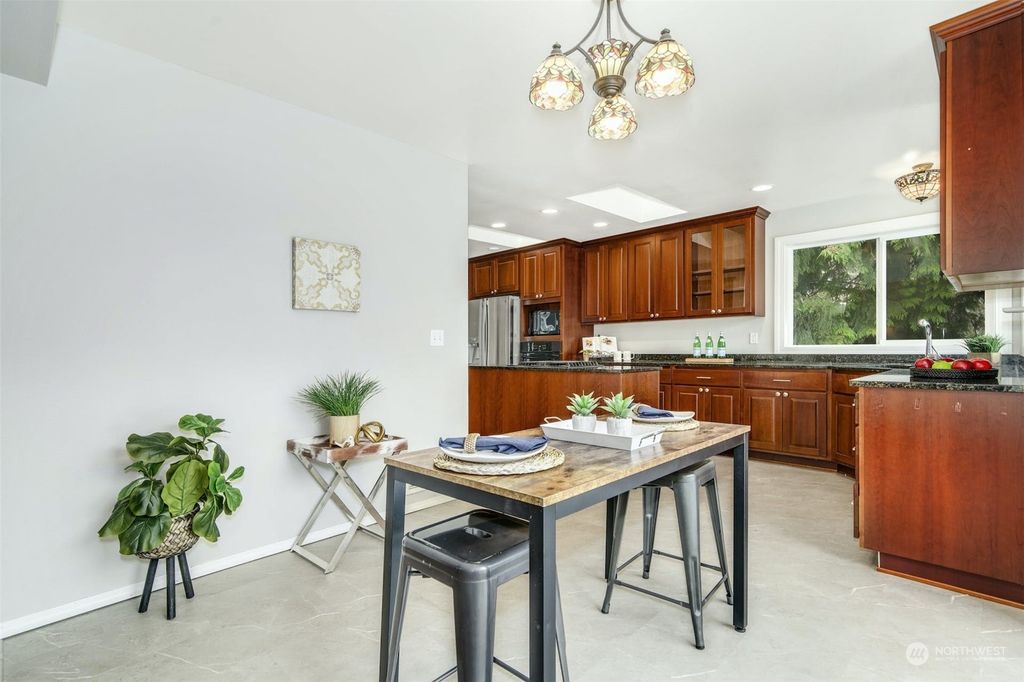 listing image 9362301887561646016