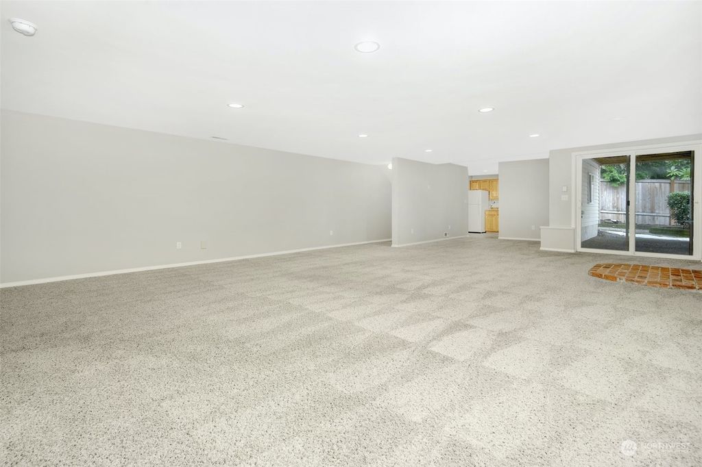 listing image 9368923281485443704