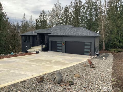 Photo of 5 Forest Hill Estate Ests, Longview, WA 98632 (MLS # 2515770)