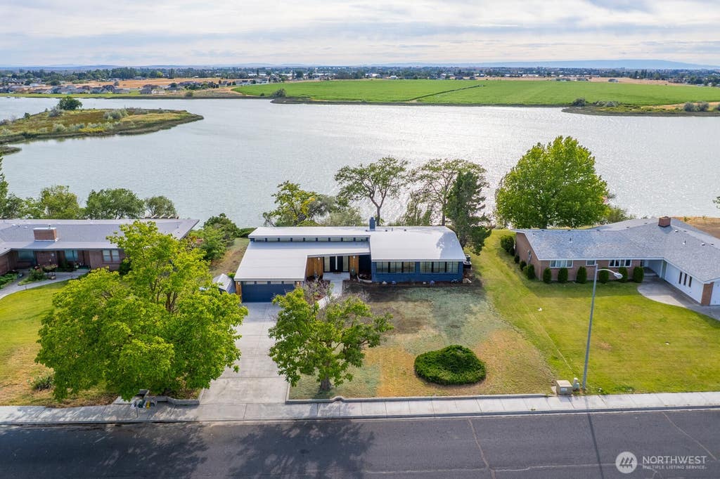 Photo of 242 N Crestview Drive, Moses Lake, WA 98837 (MLS # 2548942)