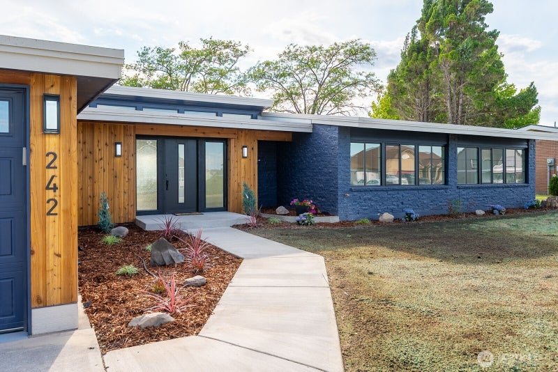 242 N Crestview Drive