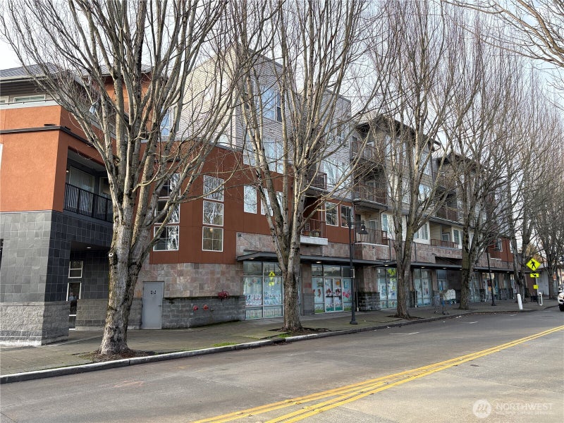 225 Logan Avenue S 111
