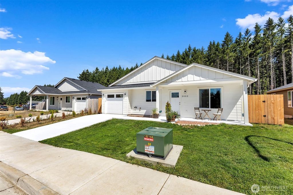 Photo of 2003 Apple Road, Winlock, WA 98596 (MLS # 2515376)