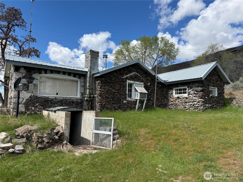 Photo of 22152 Pleasant Valley Road NE, Grand Coulee, WA 99133 (MLS # 2506775)