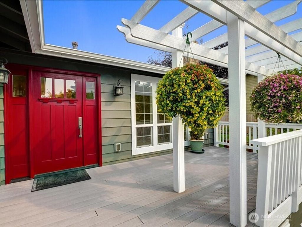 Photo of 12604 88th Place NE, Kirkland, WA 98034 (MLS # 2432060)