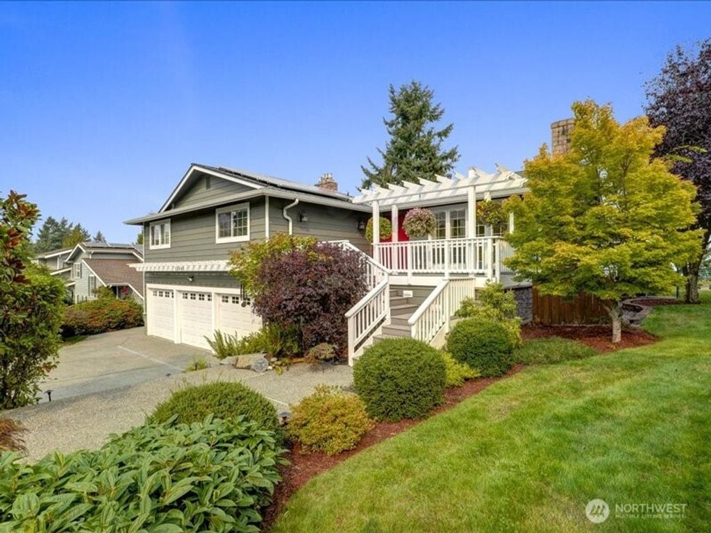 Photo of 12604 88th Place NE, Kirkland, WA 98034 (MLS # 2432060)