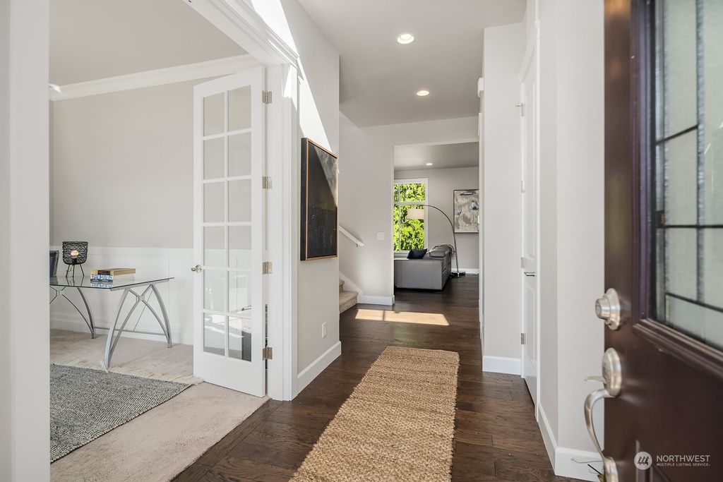 Photo of 944 10th Place NW, Issaquah, WA 98027 (MLS # 2248309)