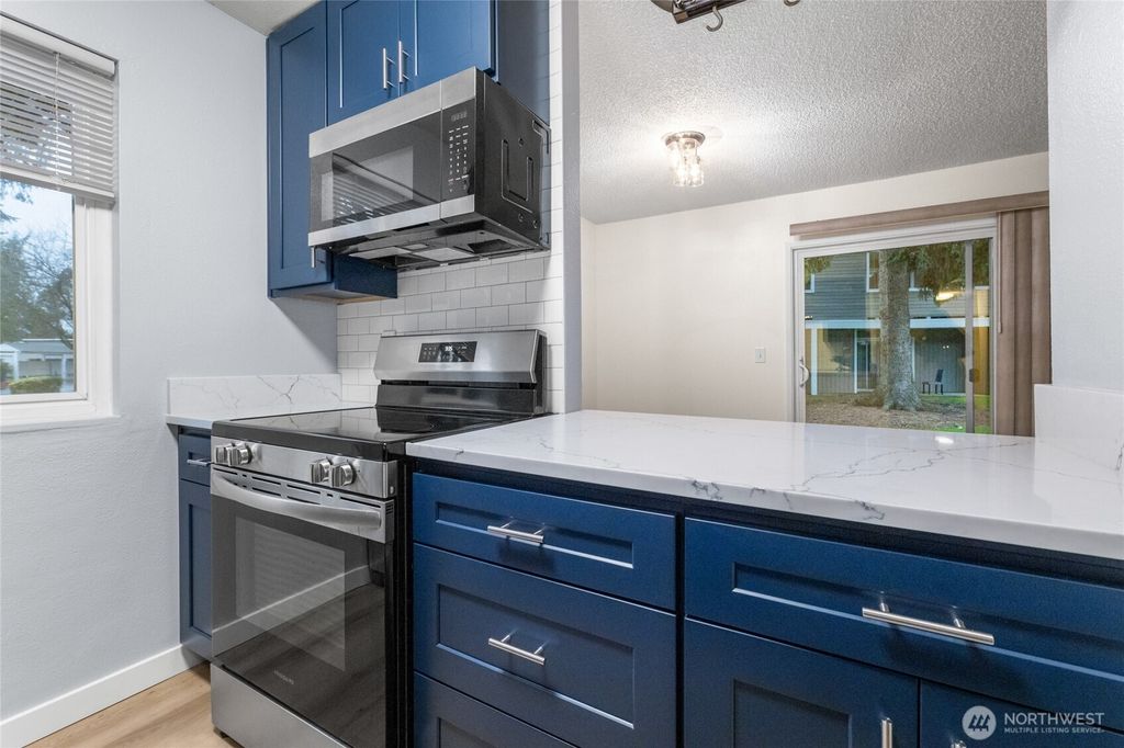 Photo of 12510 NE 130th Way #B106, Kirkland, WA 98034 (MLS # 2466320)