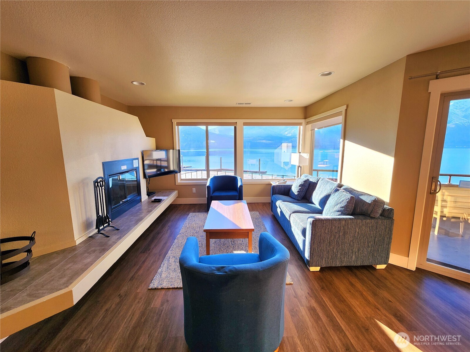 1 Lakeside 708-J