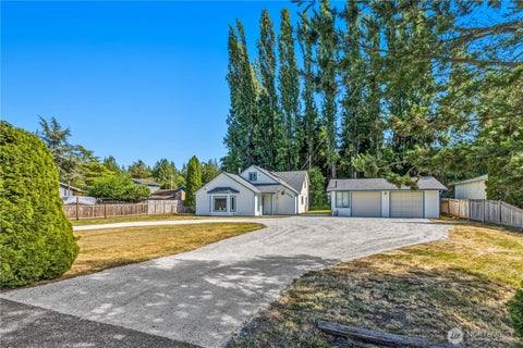 Photo of 2932 E Fir Street, Mount Vernon, WA 98273 (MLS # 2582344)