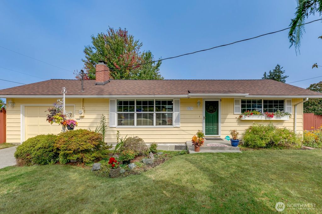 Photo of 1719 Bailey Avenue, Everett, WA 98203 (MLS # 2436581)