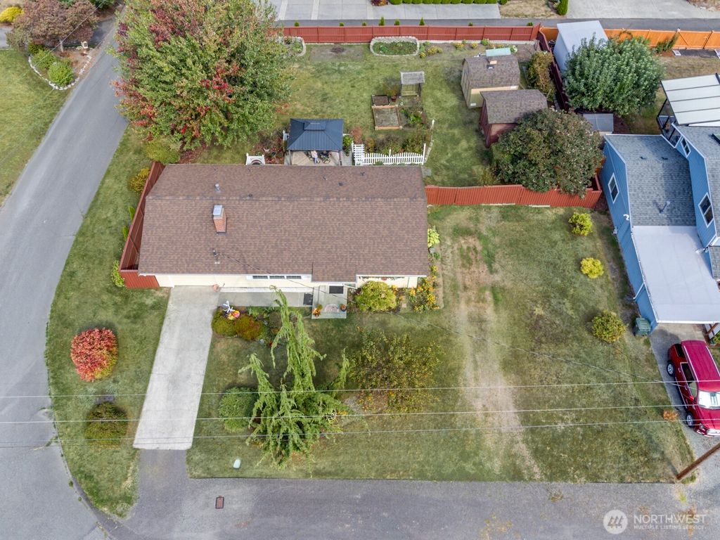 Photo of 1719 Bailey Avenue, Everett, WA 98203 (MLS # 2436581)