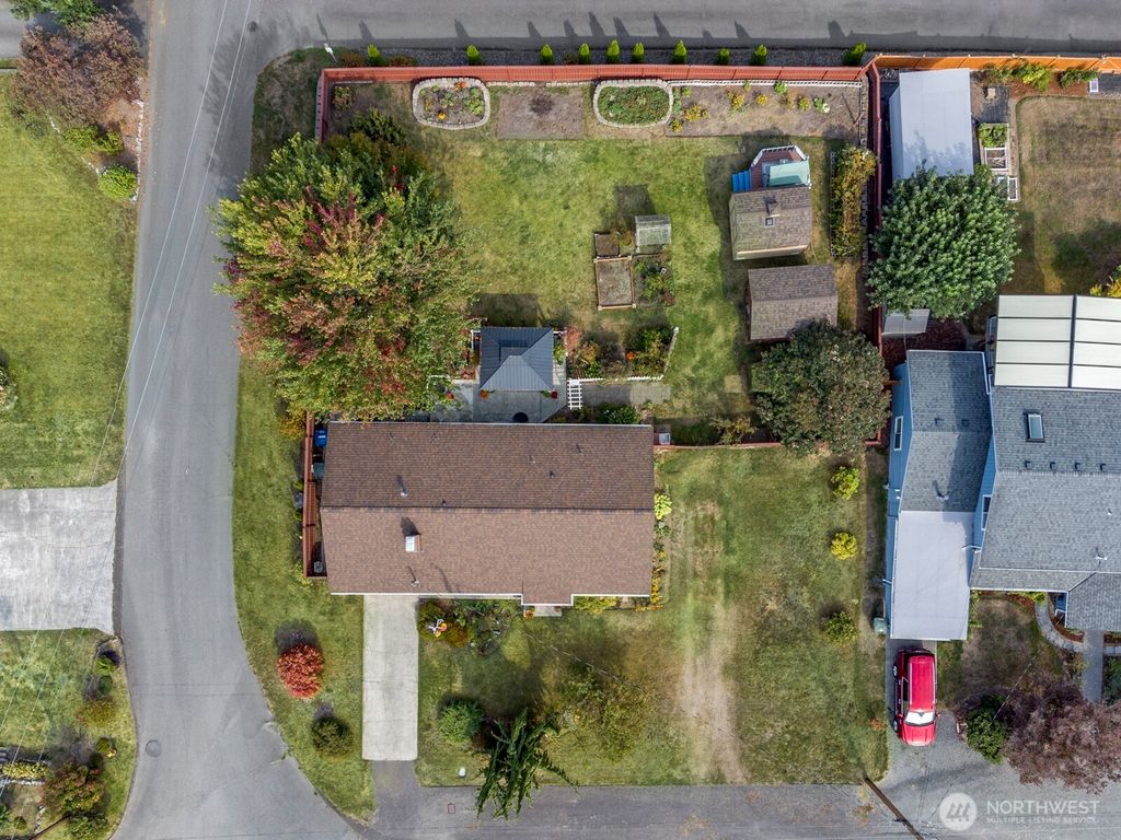 Photo of 1719 Bailey Avenue, Everett, WA 98203 (MLS # 2436581)