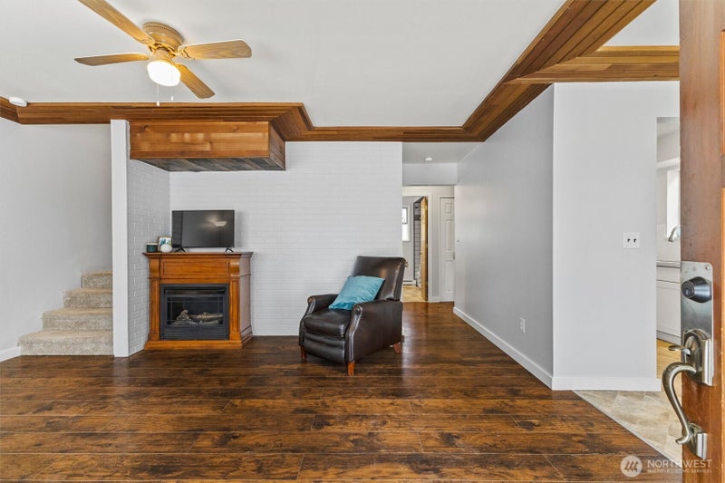 8664 Valley Ct