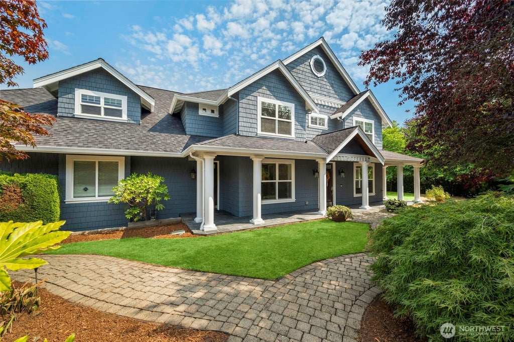 Photo of 1308 100th Avenue NE, Bellevue, WA 98004 (MLS # 2586874)