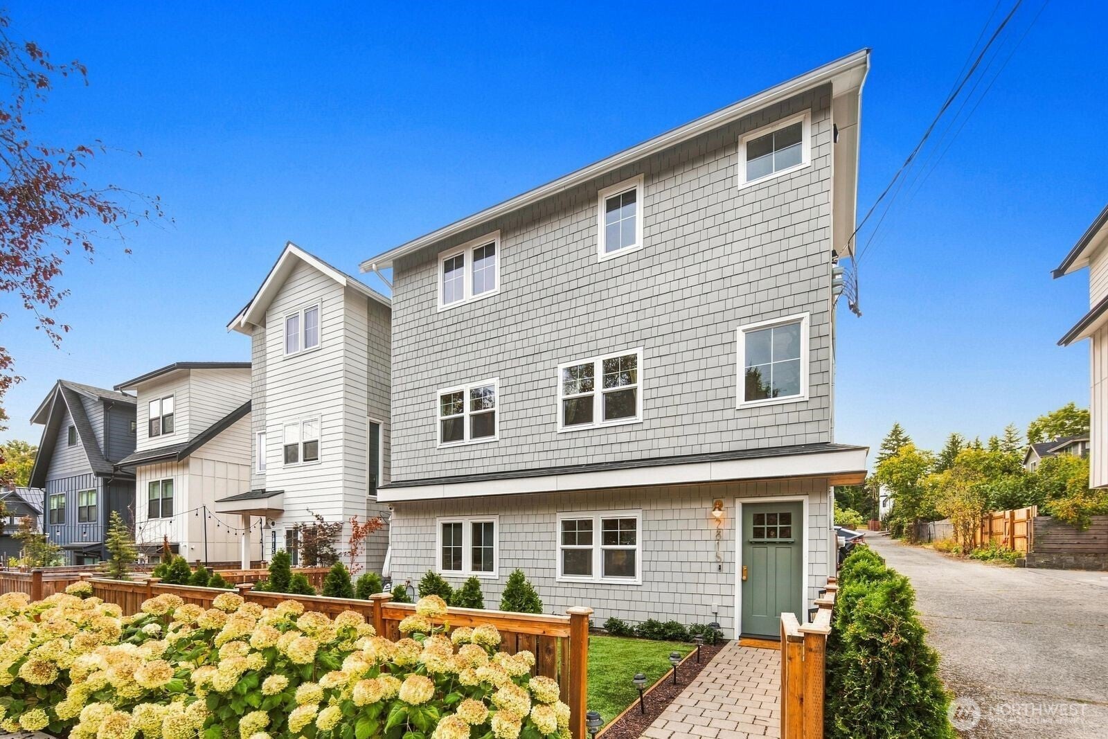 2815 E Denny Way